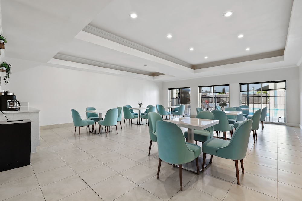 Brookhurst Plaza Inn 26/39