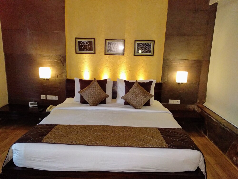 جناح بسرير كينج، Ramada by Wyndham Ajmer 2/8