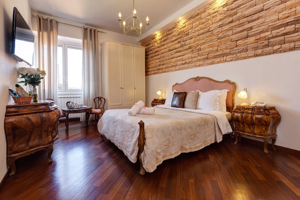 Little Rhome Suites 16/49