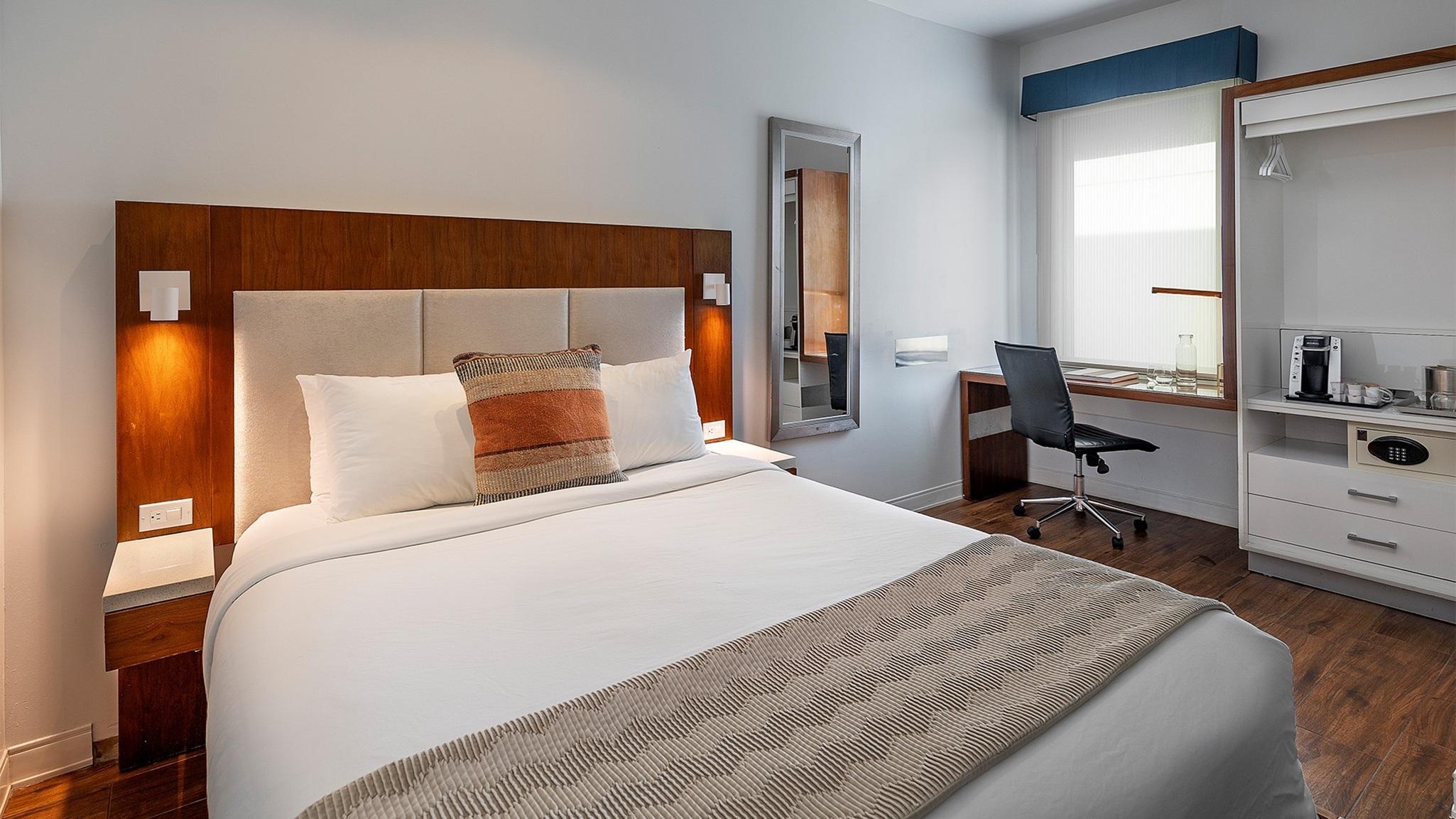 Riviera, Queen Bed