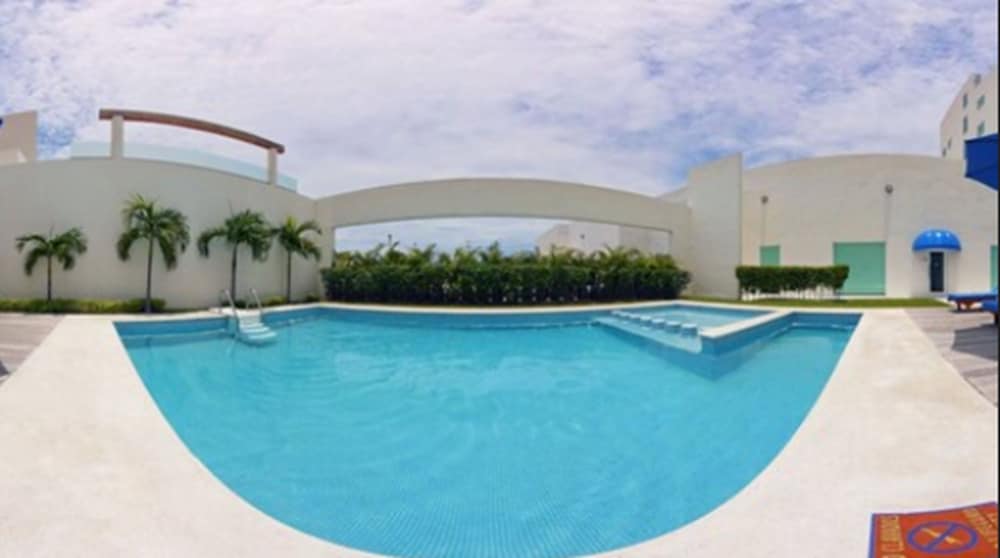 Holiday Inn Express Ciudad Del Carmen 48/50