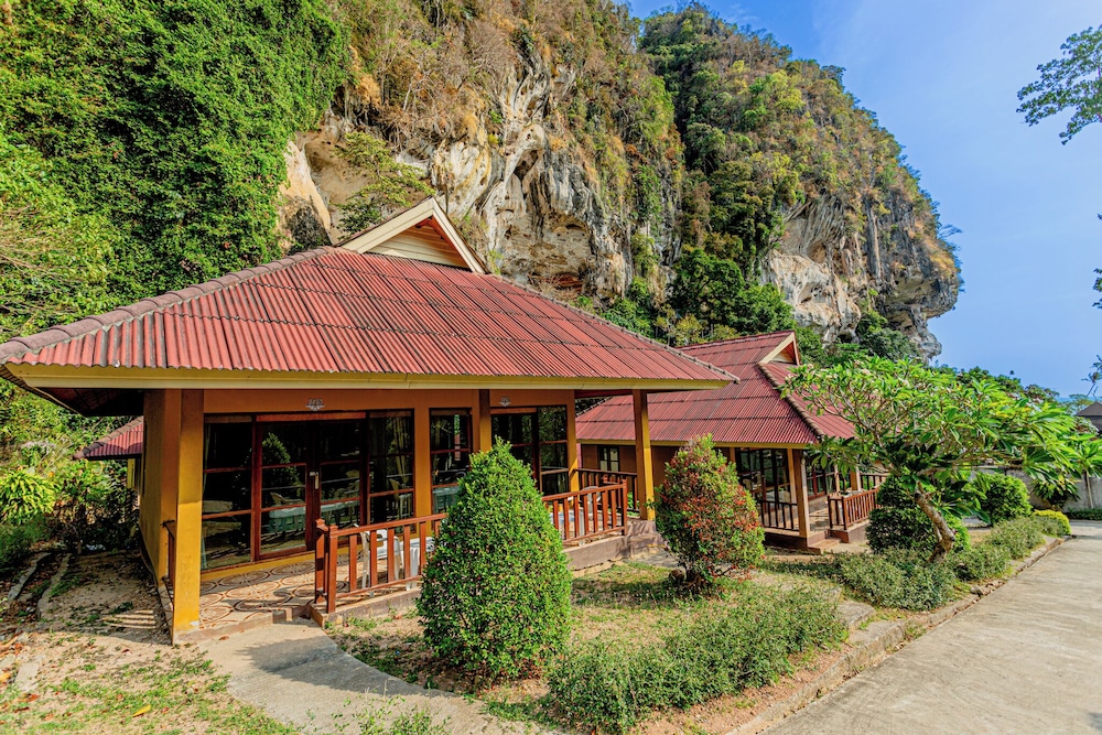 Tonsai Bay Resort 4/50