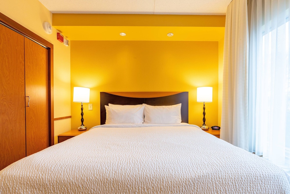 Fairfield Inn Suites Carlisle 9/55