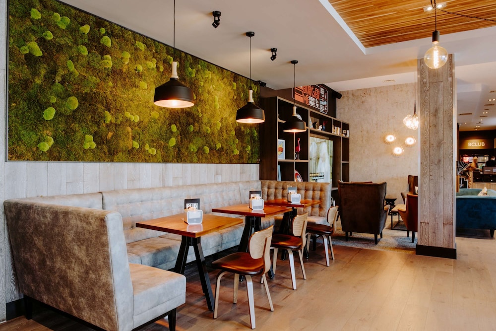 VILLAGE BIRMINGHAM WALSALL - HOTEL & LEISURE CLUB 45/58