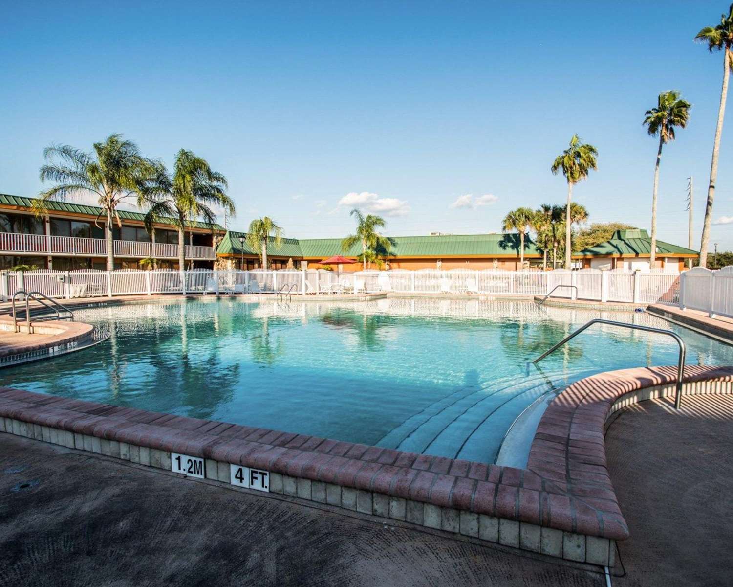 Croix Grand Hotel 4/20
