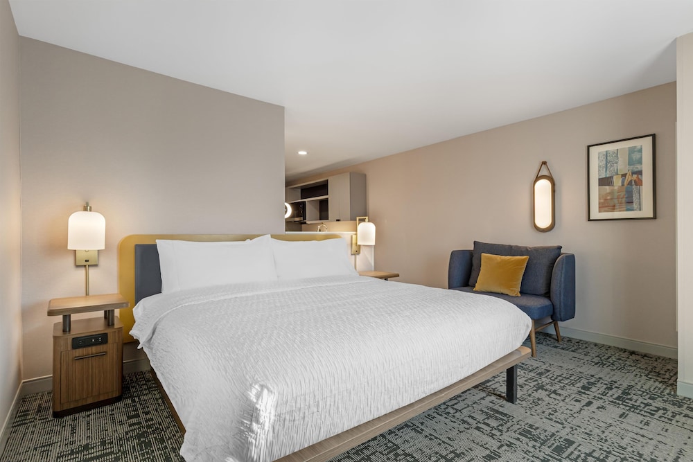 Efficiency, Suite, King Bed