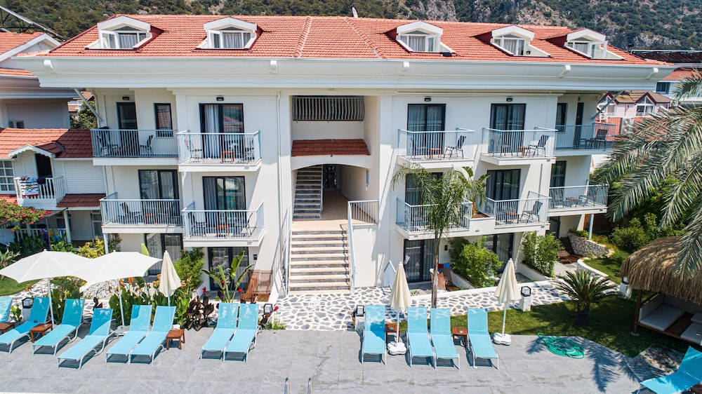 Blue Star Hotel 2/66