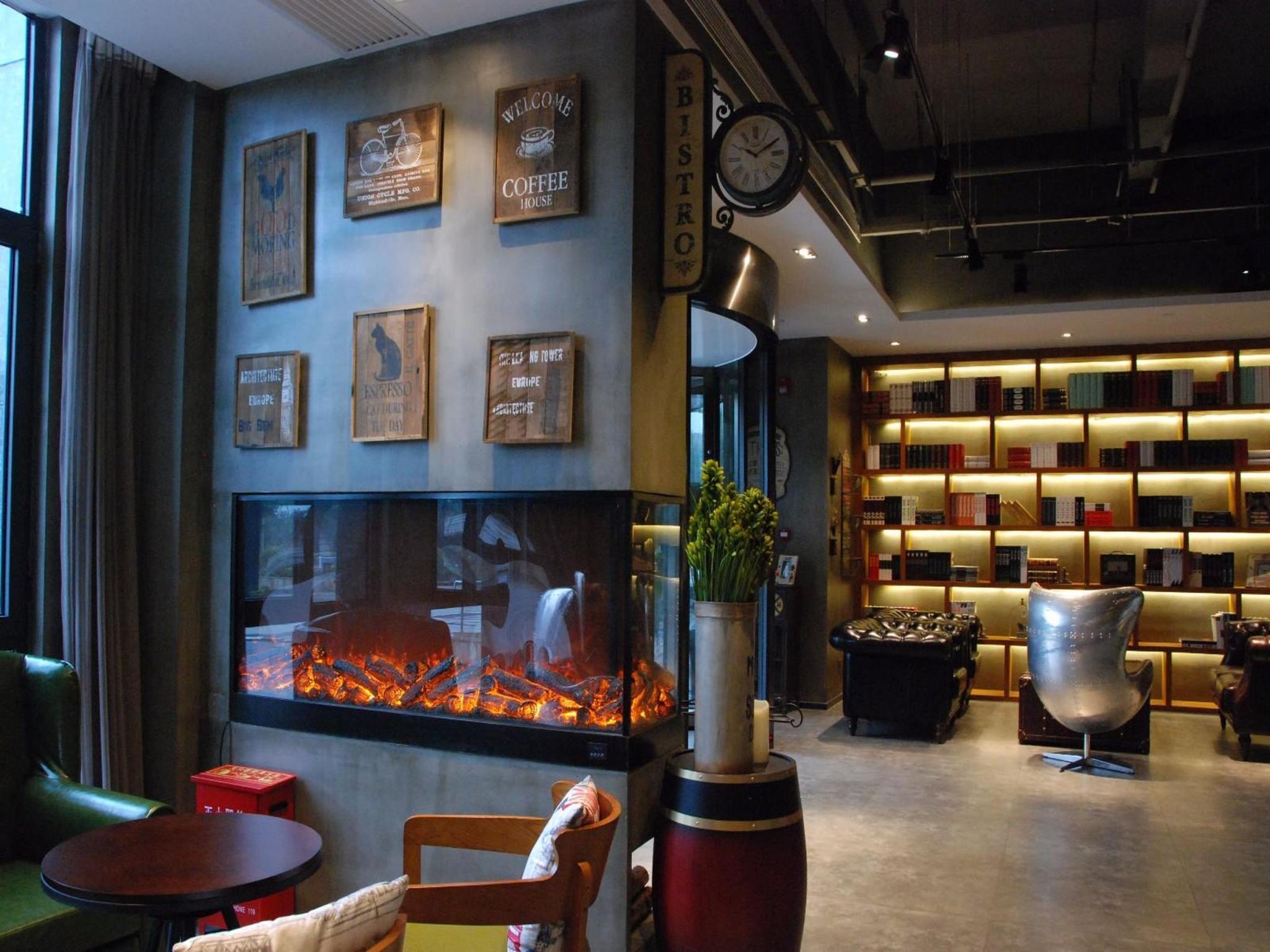 James Joyces Coffetel (Xi'an West Chang'an Street University Town) 21/31