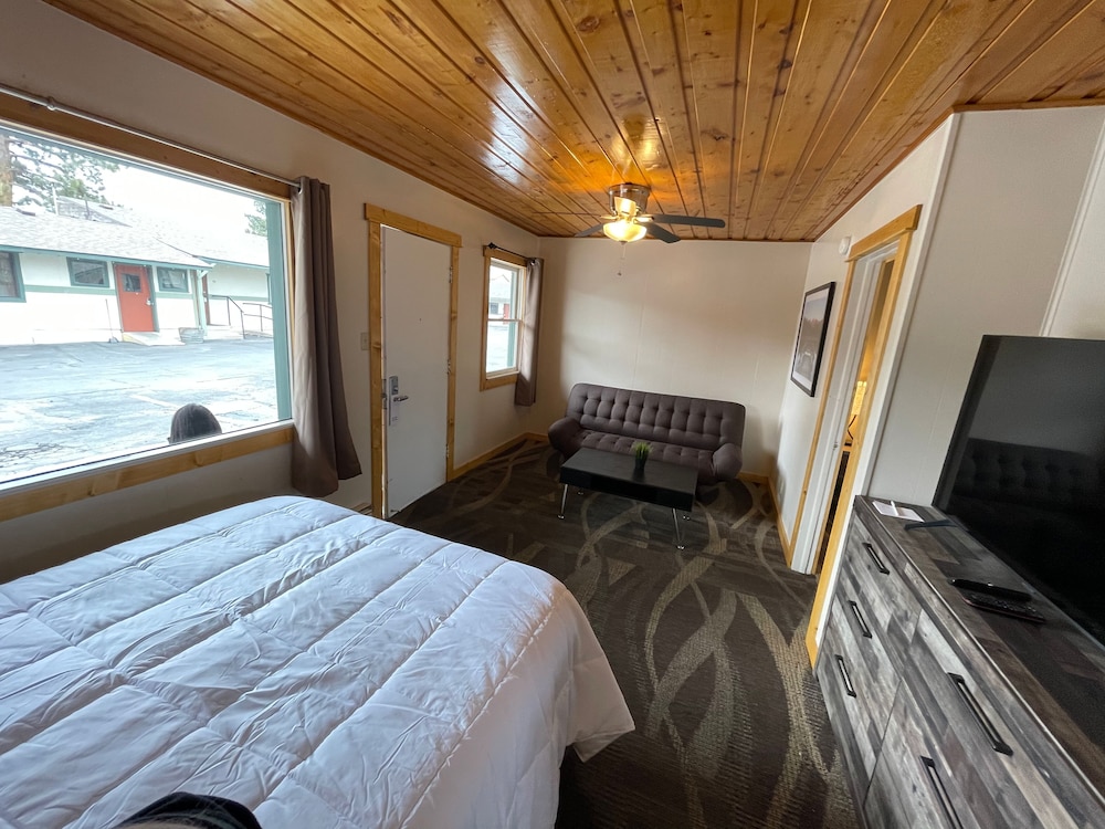Estes Mountain Inn 26/70
