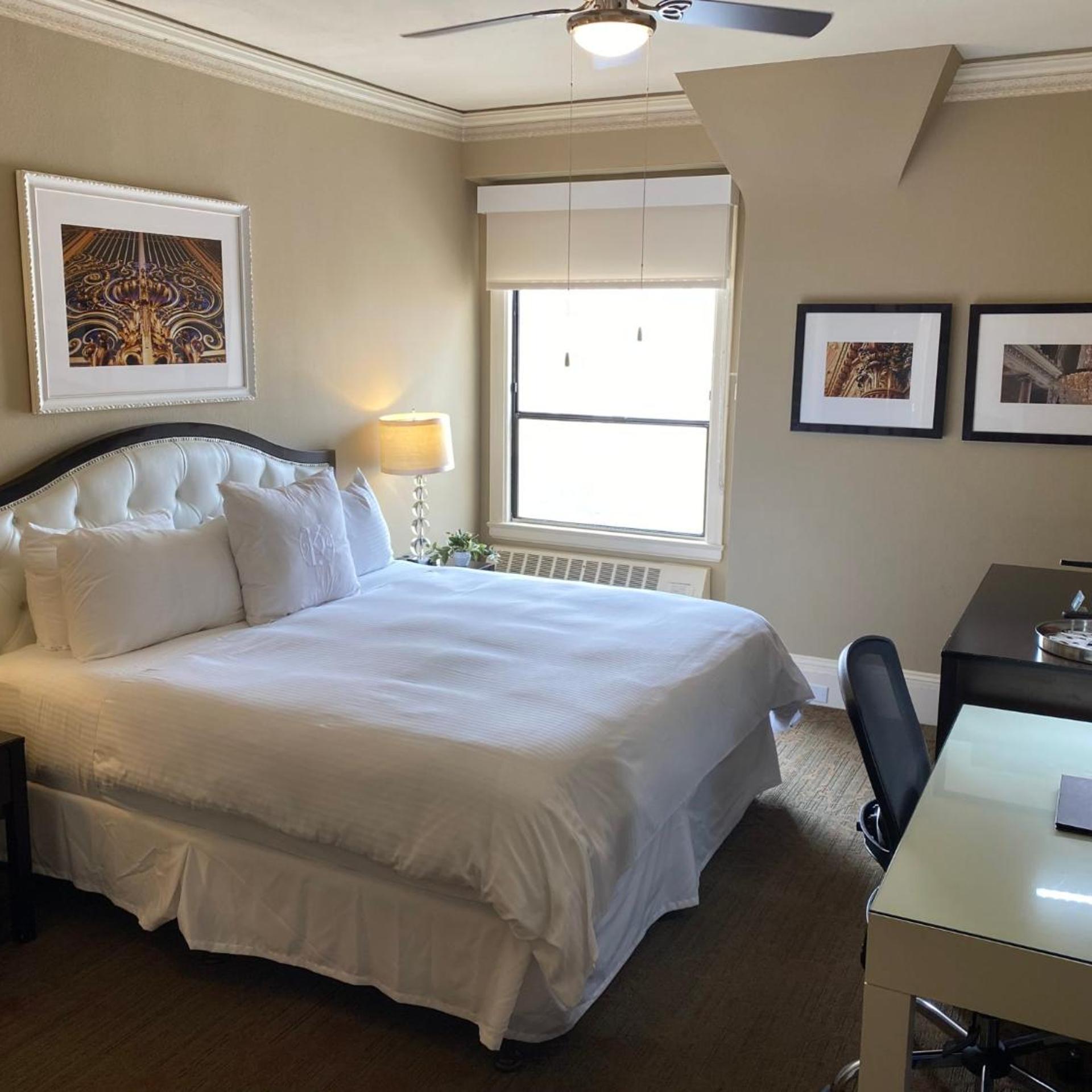 DELUXE, QUEEN BED