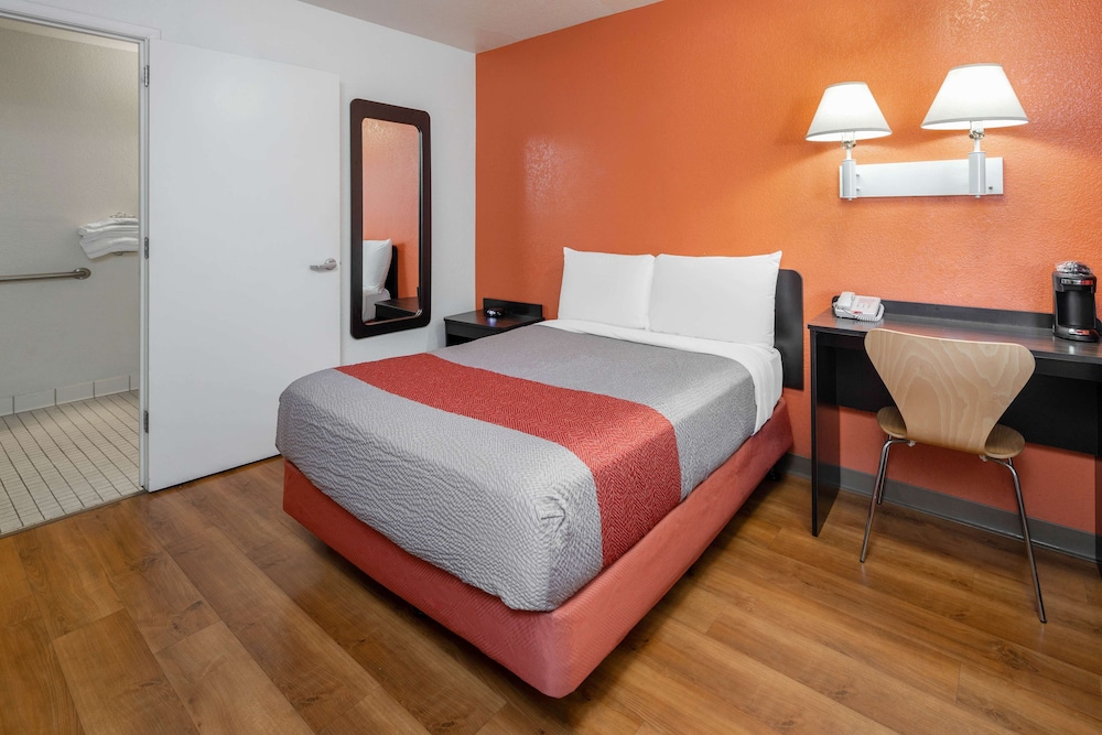 Motel6 Ventura, CA - Beach 15/58