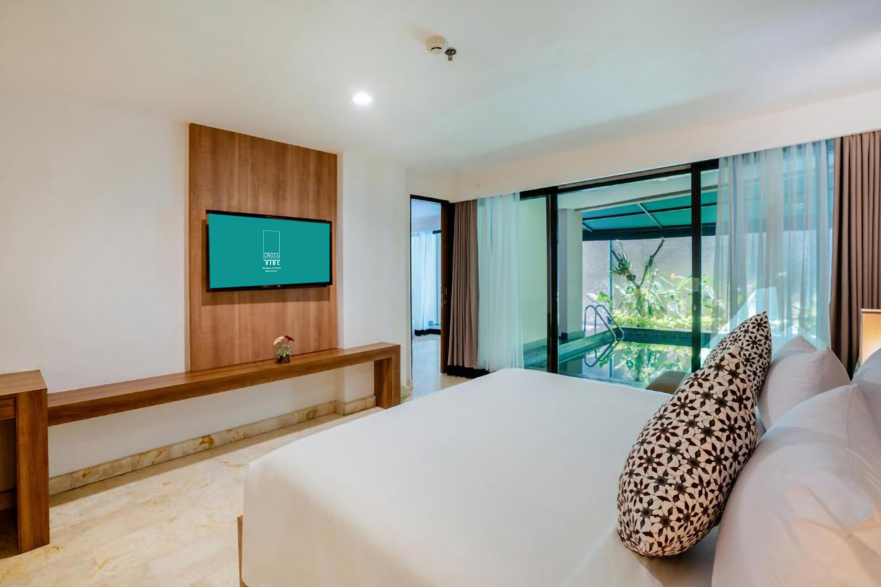 Deluxe Pool Suite، Cross Vibe Paasha Atelier Bali Kuta 4/7