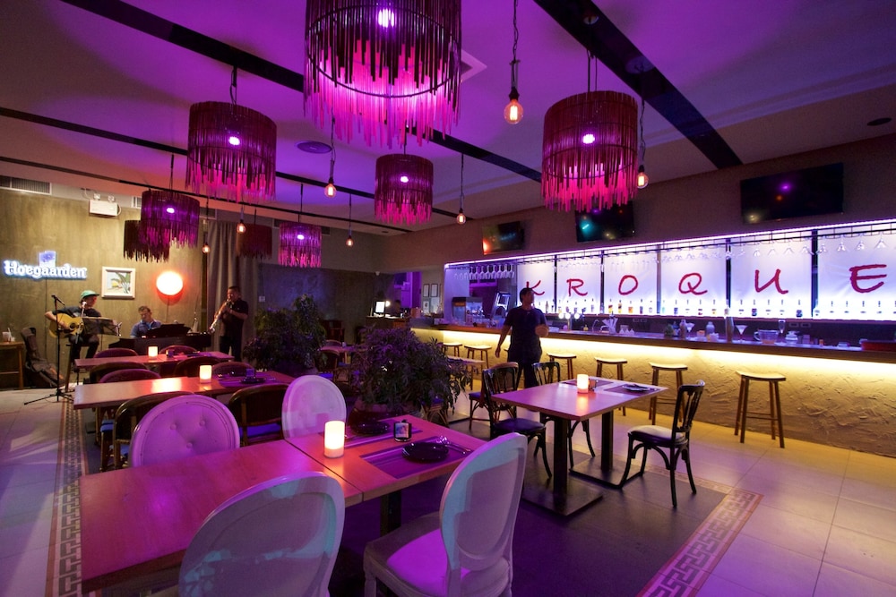 Kroque Boutique Bistro 54/71