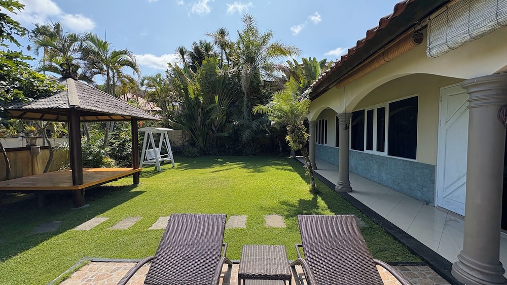 The Beverly Hills Bali 44/49