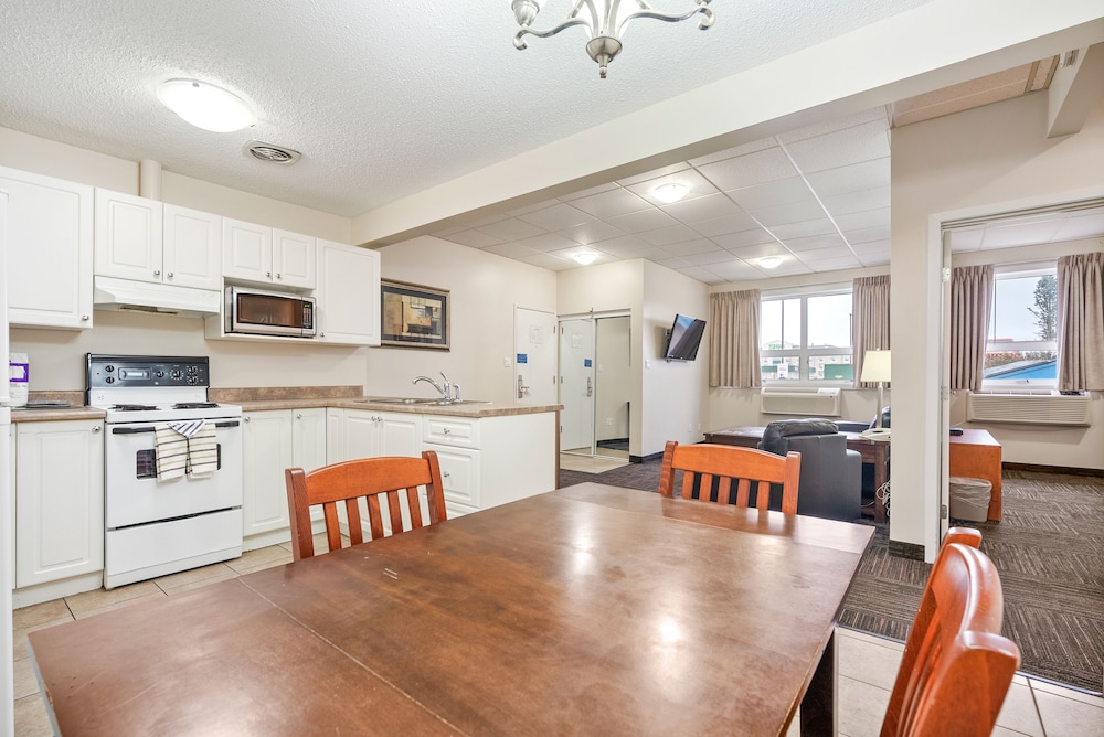 Guest House Inn And Suites 31/46