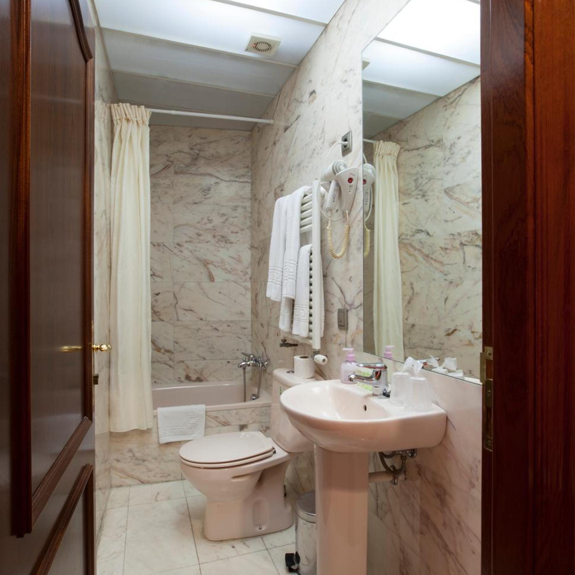 غرفة بسرير مزدوج مع سرير إضافي، Alba Hotel 7/8