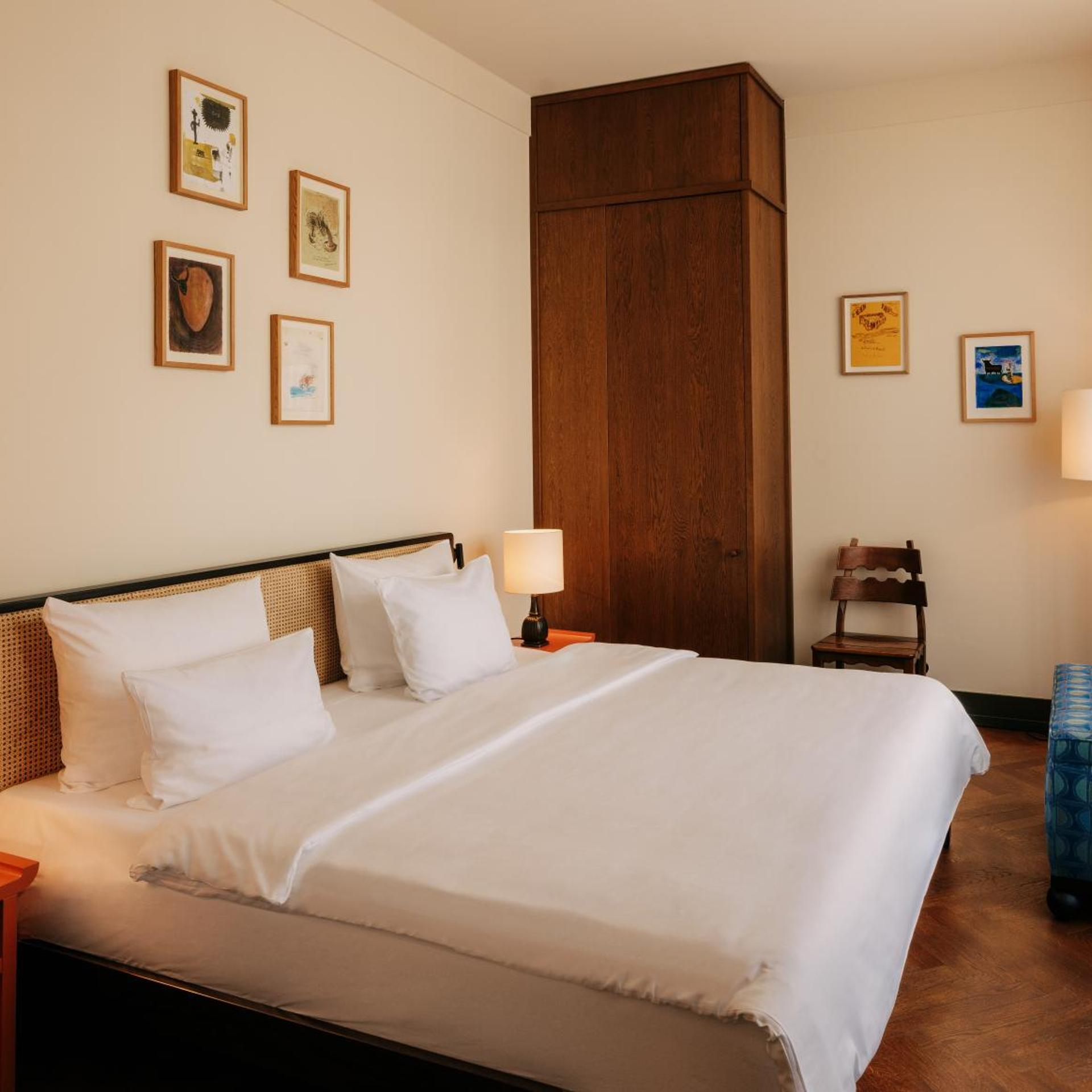 Deluxe, Double Bed