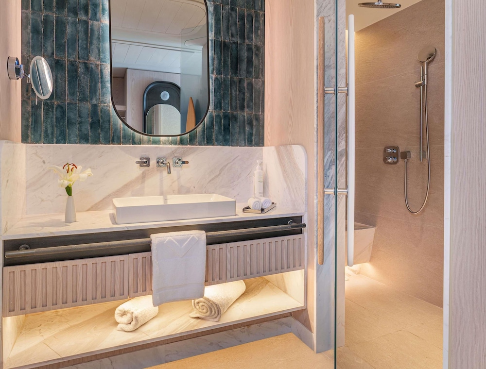 Swiss Advantage, Twin Beds