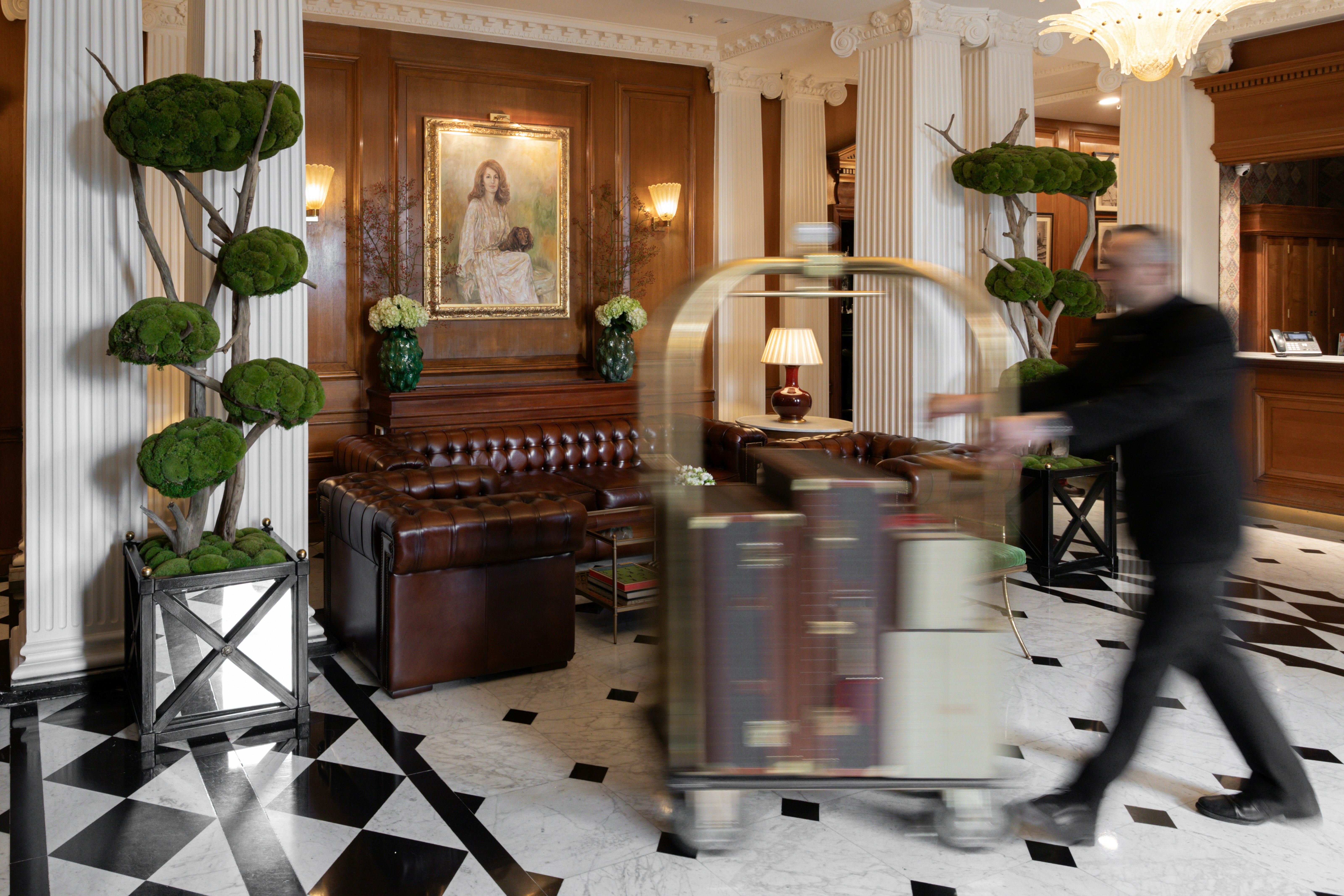 The Chesterfield Mayfair 13/84