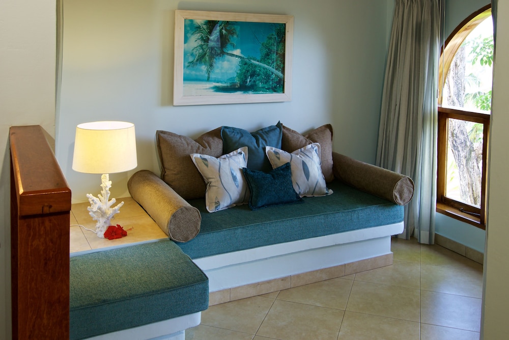Coco de Mer Hotel and Black Parrot Suites 45/79