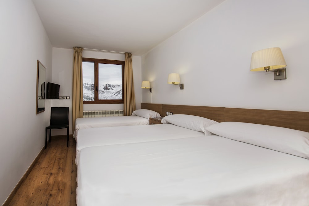 Catalunya Ski Hotel 7/28