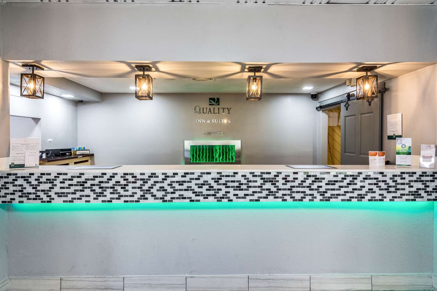 restaurant cafeteria
