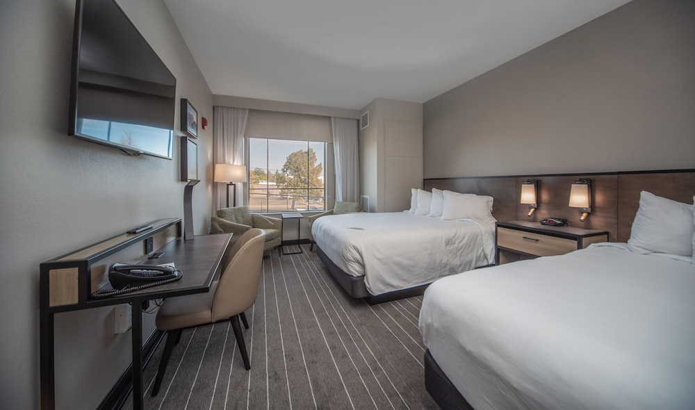 Skyline, 2 Queen Beds