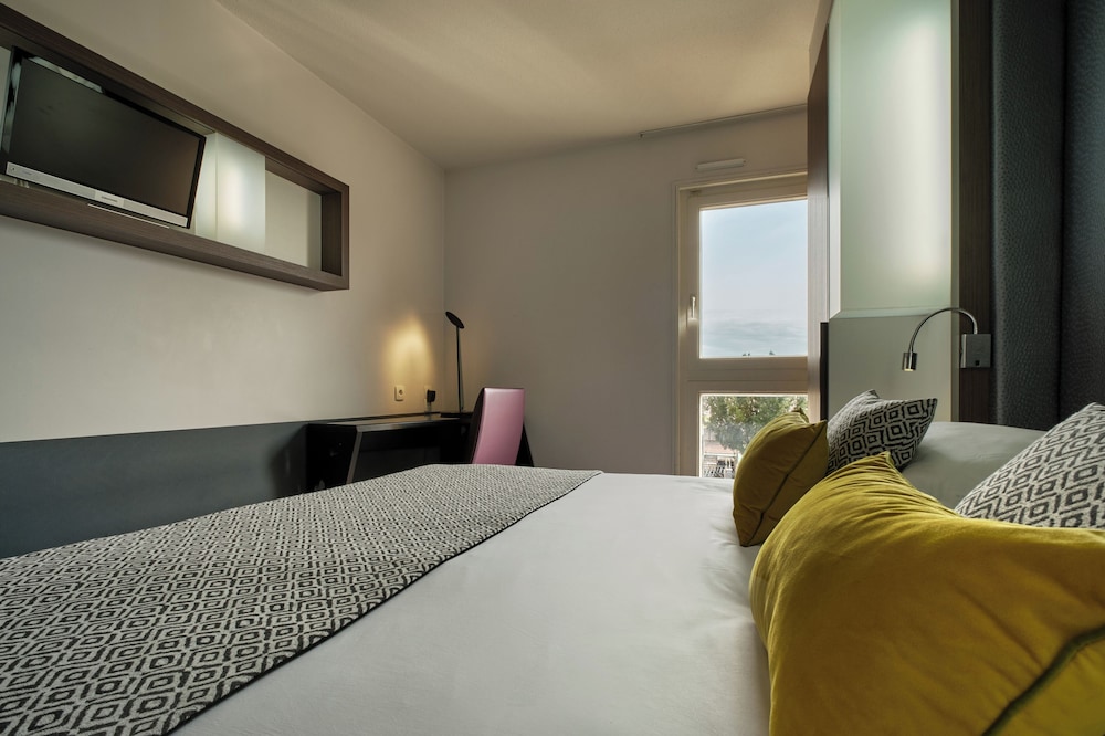 ROOM, DOUBLE BED