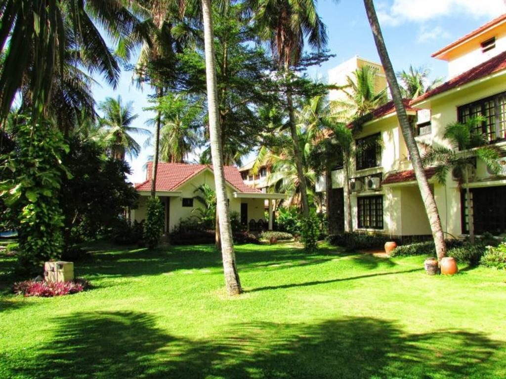 THE BEACH RESORT 33/44