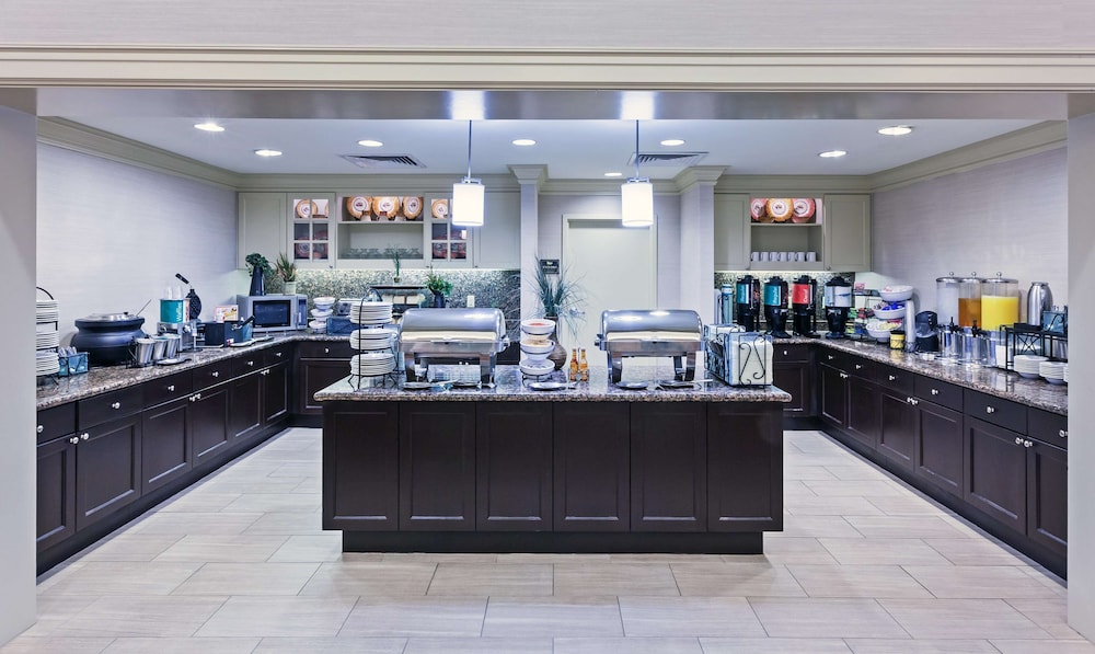 Homewood Suites by Hilton Laredo at Mall del Norte 56/75