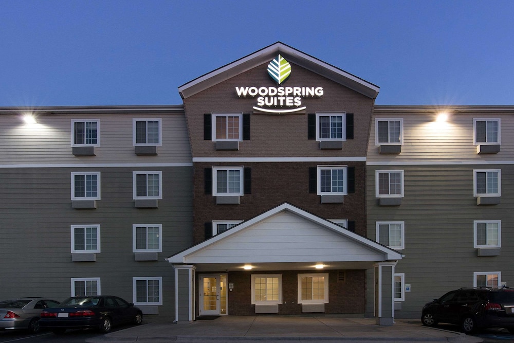 WoodSpring Suites Kansas City Mission 2/36