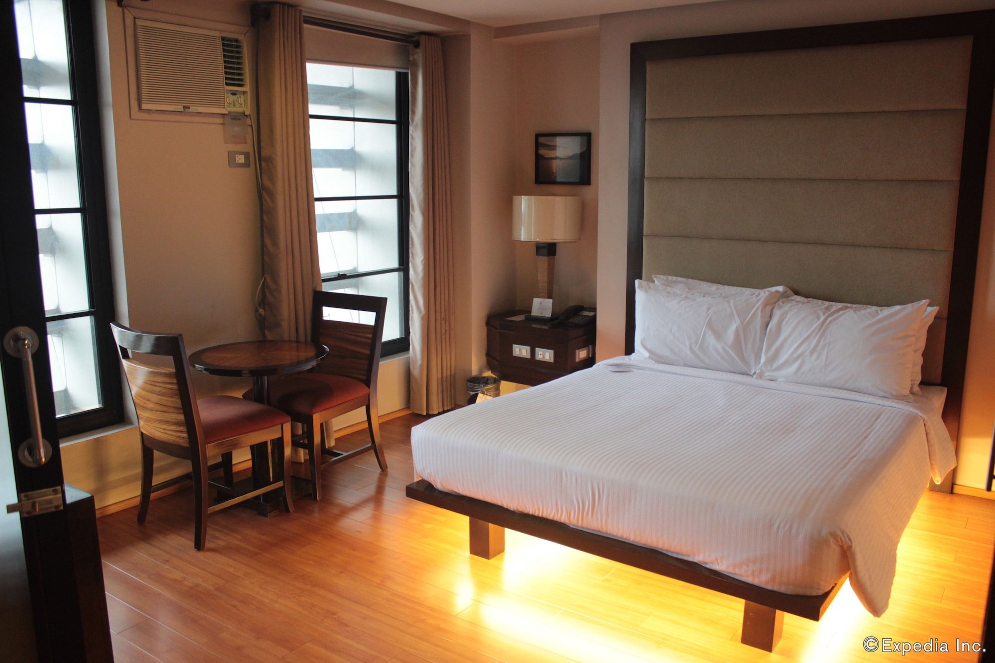 DELUXE, DOUBLE BED
