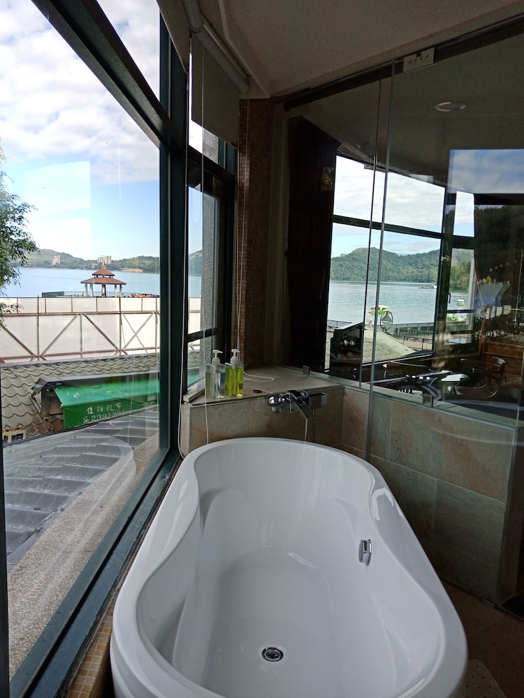 Shuian Lakeside Hotel 72/75