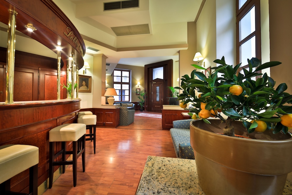 Carlton Hotel 47/51