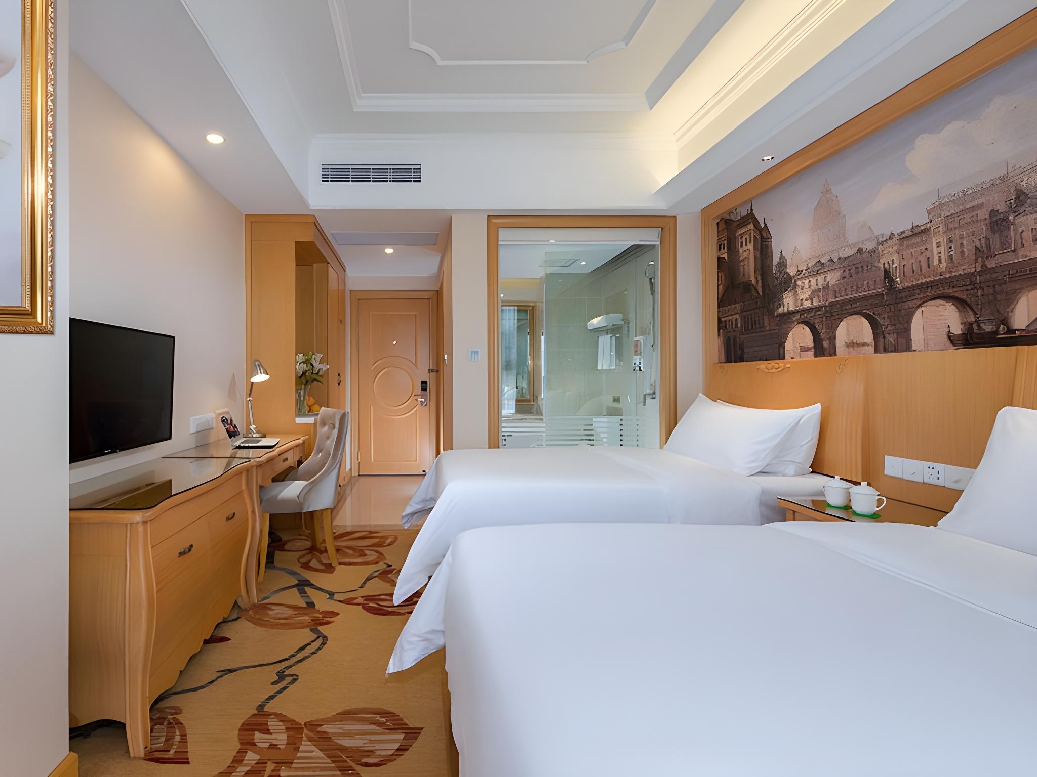 Vienna International Hotel (Yichang East Railway Station) 40/50