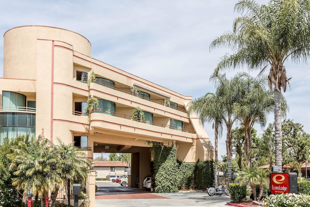 Econo Lodge Inn & Suites Riverside Corona 3/34