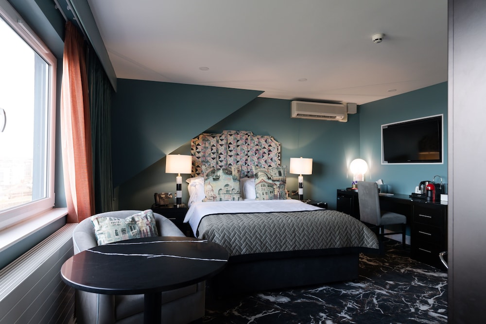 Elephant Rock Hotel 7/40