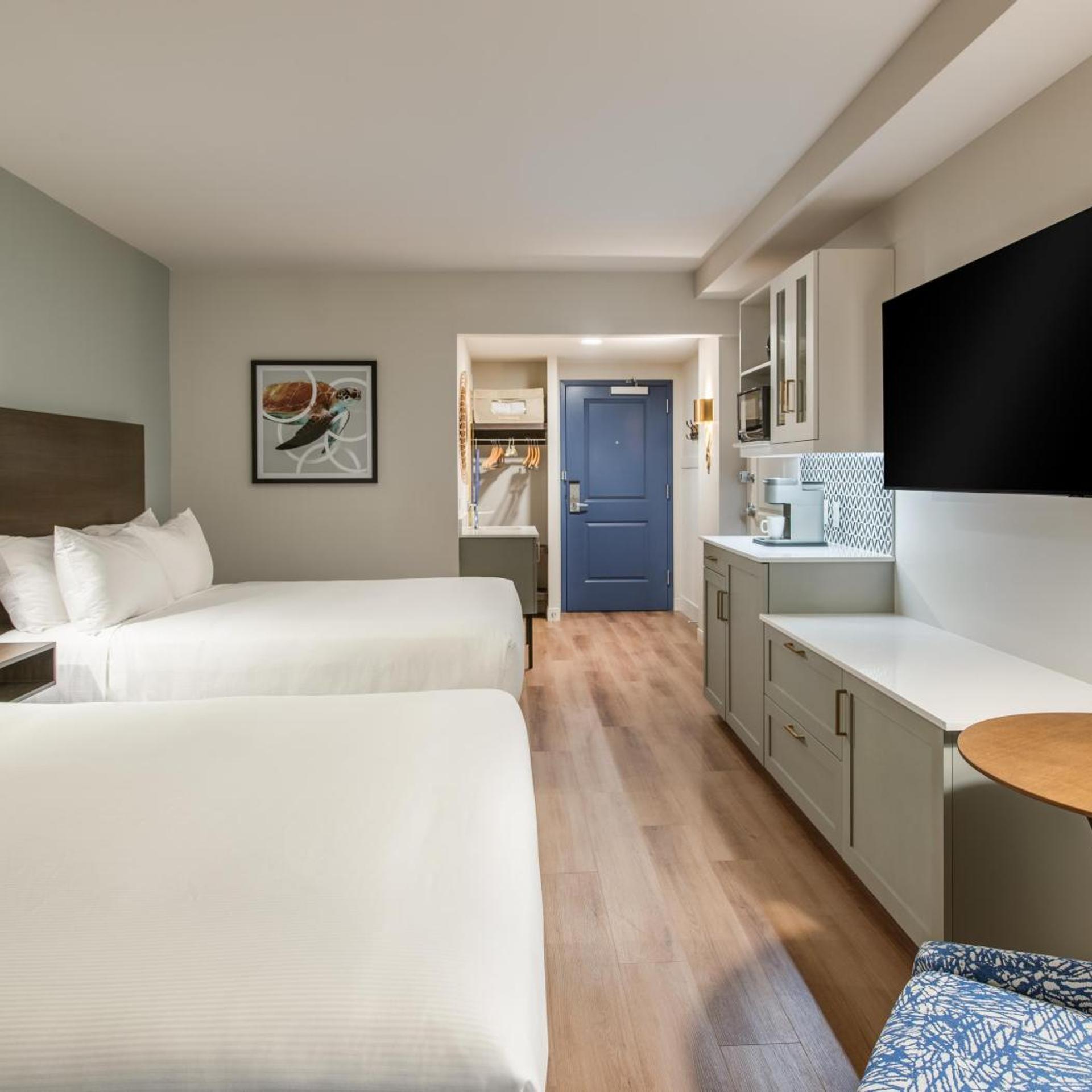 2 Queen Beds, Avenue View