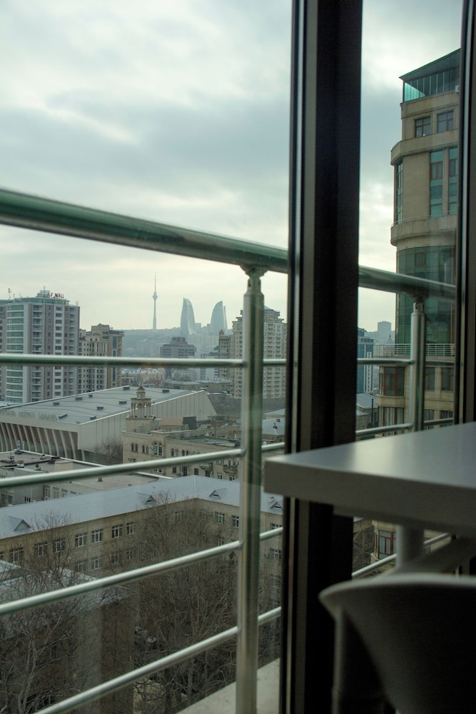 Hotel Diplomat Suites 40/44