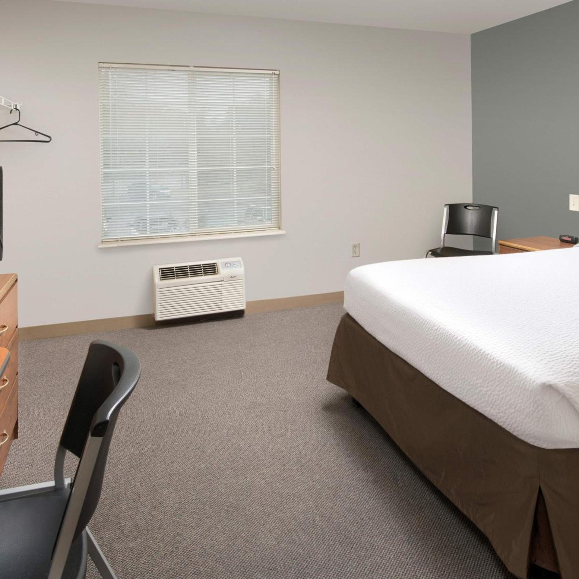 1 Full Bed - ADA/Tub/Smoking/Kitchen