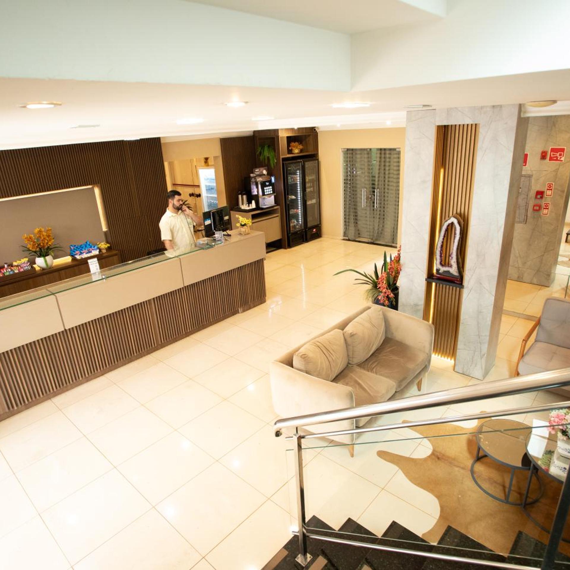 Ellus Hotel 8/50