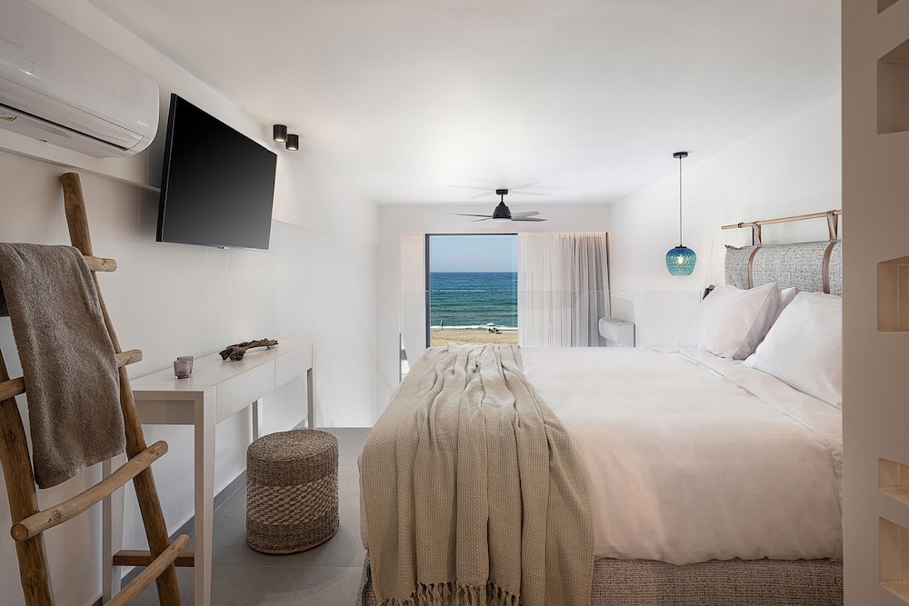 Calla Luxury Seafront Suites 16/50