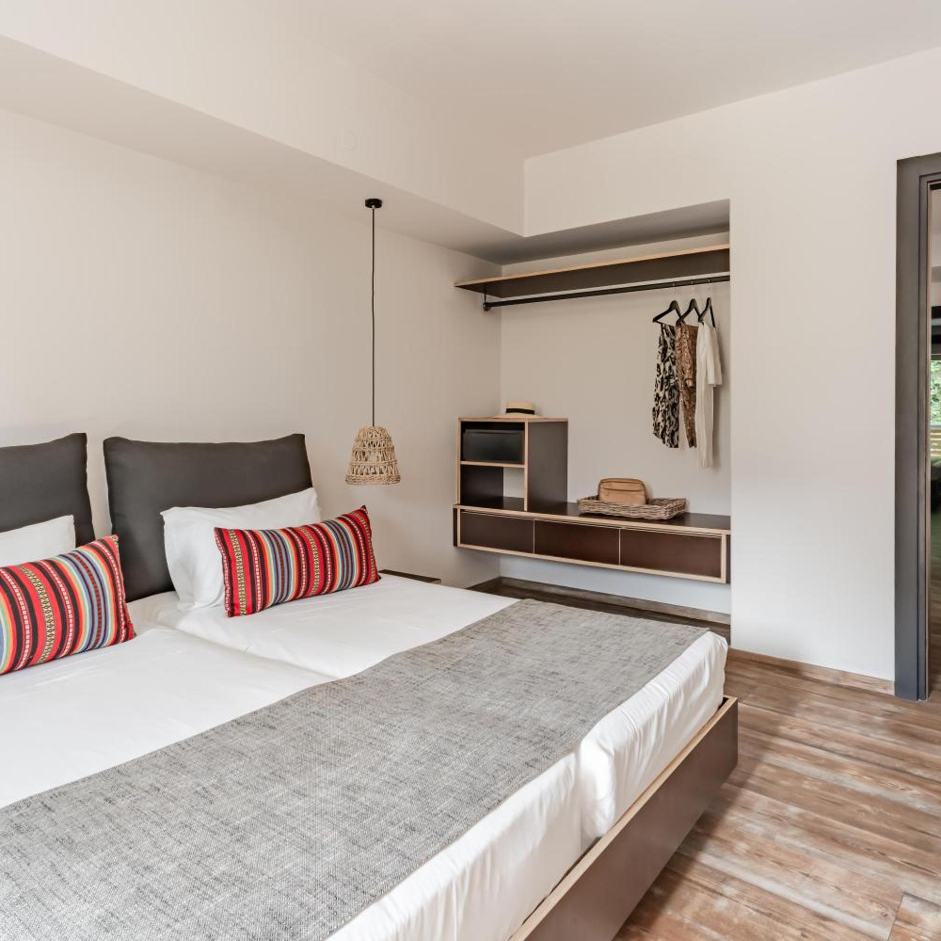 2 Bedrooms, Suite