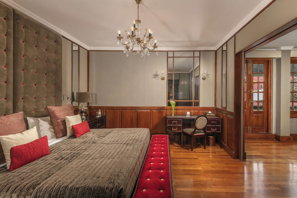 Elizabeth, Suite, King Bed, Queen Bed