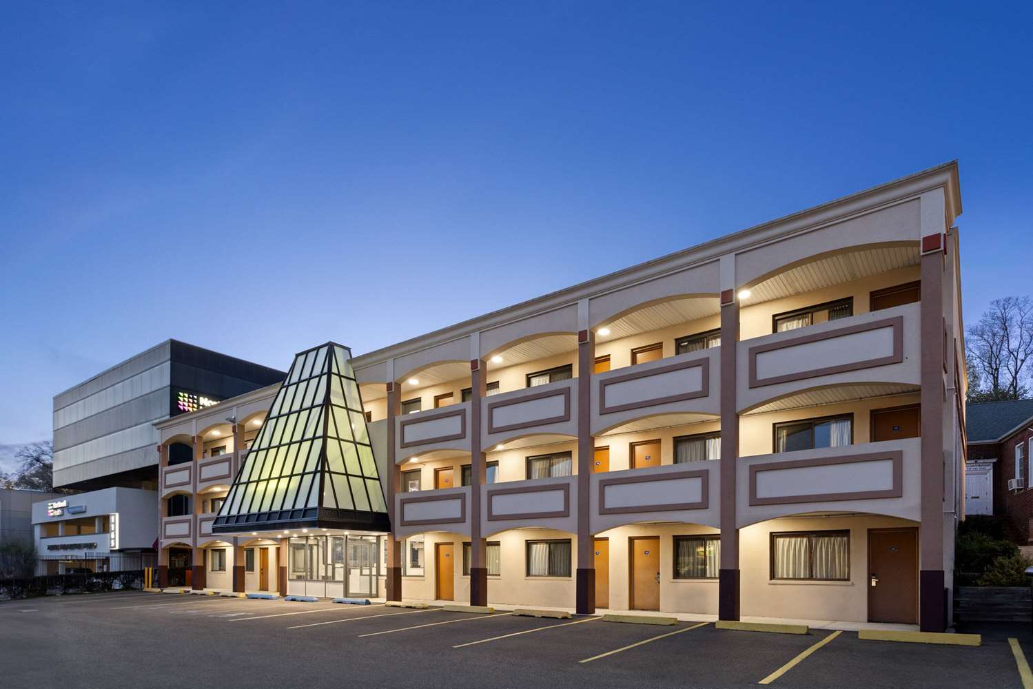Travelodge by Wyndham Manhasset 5/28