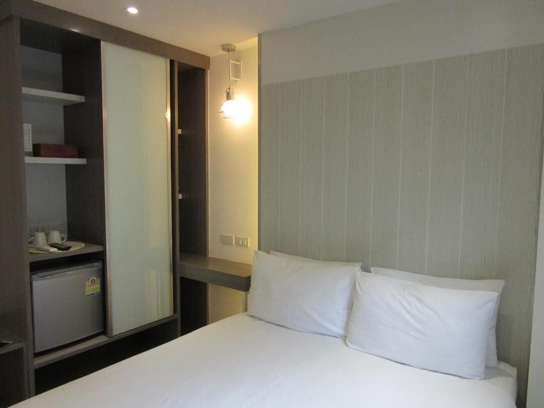 SUPERIOR, QUEEN BED