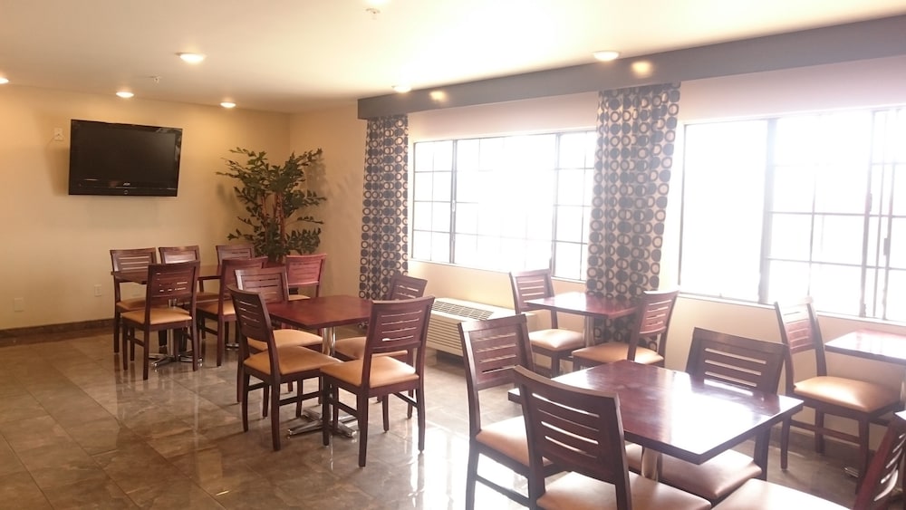 Ramada By Wyndham Culver City 37/49