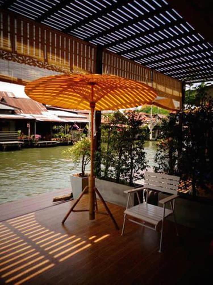 BANG LUANG HOUSE BANGKOK 50/70