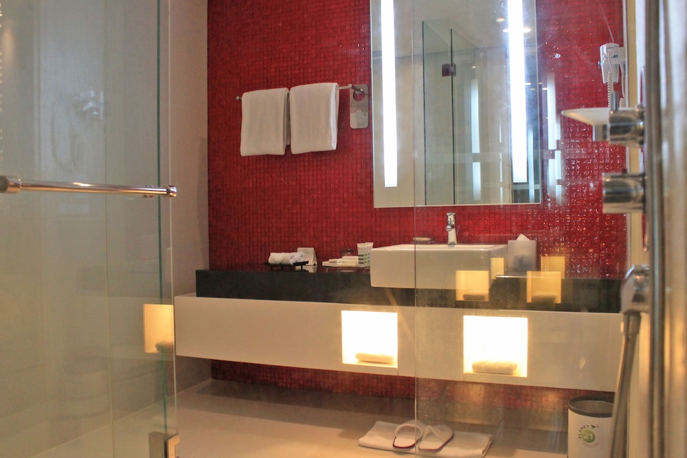 MERCURE JAKARTA SIMATUPANG 7/72
