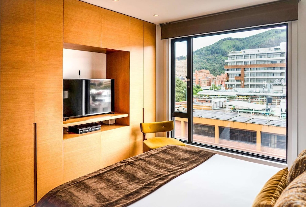 Hotel 93 Luxury Residences 39/69